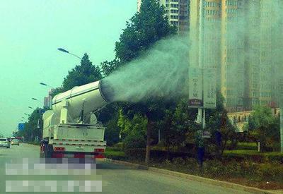 旧洒水车巧升级，加装雾炮焕新机 喷雾洒水两不误，城市环境更清新