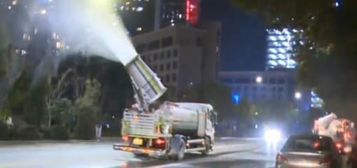 湖北多地强化环境消杀 武汉启用雾炮车实施高频次全域消毒